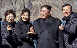 Động tác như sao K-pop của Kim Jong-un khiến người HQ thấy "dễ thương"