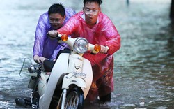 Mưa lớn ngày Quốc tang: Nhiều tuyến phố Thủ đô ngập nặng, ùn tắc