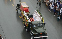 Clip: Xe tang chở linh cữu Chủ tịch nước về đến quê nhà