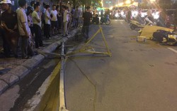 Hà Nội: Sắt từ tòa nhà xây dựng rơi trúng 3 xe máy, 1 người tử vong