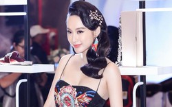 Angela Phương Trinh mặc váy cup ngực khoe vẻ tươi trẻ đi sự kiện