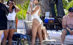 Selena Gomez chứng minh phụ nữ "tròn trùng trục" mặc áo tắm vẫn sexy ngất ngây