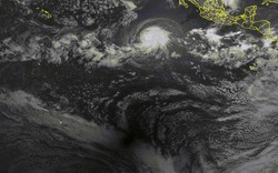 Cực hiếm: Quay được khoảnh khắc bão lớn và nhật thực xuất hiện cùng lúc