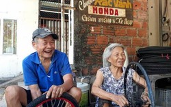 Quán sửa xe của đôi vợ chồng U80 ở Quảng Trị