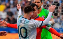 Argentina đánh bại Chile trong ngày Messi bị thẻ đỏ trực tiếp