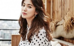 Thương con gái bị “gạch đá” sau ly hôn, bố Song Hye Kyo có phát ngôn khiến khán giả bật khóc