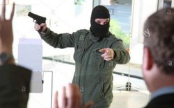 Bắt đối tượng nghi dùng súng cướp ngân hàng tại TP.HCM