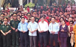 Nguyên Chủ tịch nước Trương Tấn Sang dự lễ cầu siêu anh hùng liệt sĩ ở Vị Xuyên