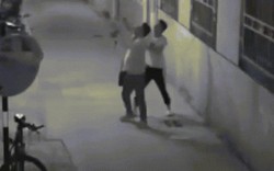 Cảnh sát dùng tay không hứng cô gái nhảy lầu tự tử vì cãi nhau với bạn trai