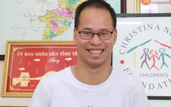 Bị bố mẹ bỏ lúc lọt lòng vì bại não, chàng trai Việt tốt nghiệp CĐ ở Ai-len