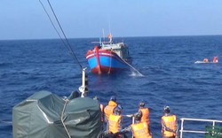 Vụ 6 ngư dân tàu cá gặp nạn: Niềm vui vỡ oà sau nửa tháng lênh đênh trên biển
