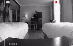 Thủ thuật cực đơn giản phát hiện camera quay lén trong khách sạn