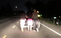 3 thanh niên đẩy xe bị hỏng suốt 9km giữa khuya giúp người lạ