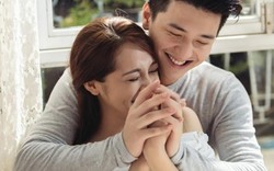 Bực bội vì chàng trai kém mình 8 tuổi chỉ thích "ôm ngủ" mà không tiến thêm