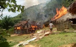 Yên Bái: Cháy nhà sàn lợp cọ, 3 cha con may mắn thoát nạn