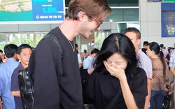 Bí mật đến Việt Nam, "thần đồng âm nhạc" khiến fan Việt bật khóc tại sân bay