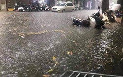 Dự báo thời tiết: Bắc Bộ mưa to, Hà Nội lúc này "phố cũng như sông"