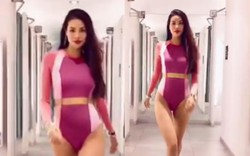 Clip: Phạm Hương mặc bikini một mảnh catwalk lôi cuốn gây sốt mạng