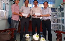 Quảng Nam: Báo Dân Việt trao 20 suất BHYT cho học sinh khó khăn