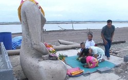 Thái Lan: Tượng Phật không đầu lộ diện sau nhiều năm bị chôn vùi dưới hàng triệu m3 nước