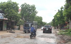 Clip: Dân tố khổ vì đường tỉnh 292 Bắc Giang mới sửa đã hỏng nặng