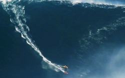 Vận động viên lướt ván chinh phục "sóng quái vật" cao gần 20m