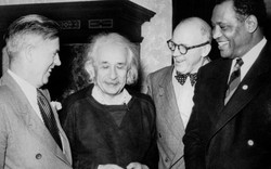 Một bộ mặt khác của Albert Einstein