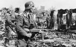 Adolf  Hitler, Tập đoàn Quân số 6 và chiến dịch “tự sát” ở Stalingrad