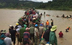 Clip: Vỡ đê ở Đắk Lắk, hàng trăm cán bộ chiến sĩ giúp dân cứu lúa