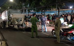 Lao xe máy vào “khối thép” giữa phố Sài Gòn, hai thanh niên mất mạng