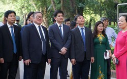 Đoàn Trung ương Hội NDVN viếng Chủ tịch Hồ Chí Minh