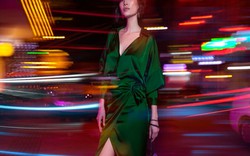 Cựu siêu mẫu Vũ Cẩm Nhung gợi ý phối đồ dạo phố với trang phục đơn sắc