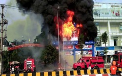 Clip: Cháy lớn tại siêu thị ở Bắc Giang, "quả cầu lửa" bốc lên dữ dội