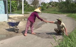 Vợ chồng cựu chiến binh ở Cà Mau: "Ăn cơm nhà, vác tù và hàng tổng"