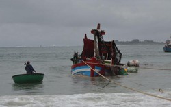 Sét đánh trúng tàu cá, 8 ngư dân thoát chết