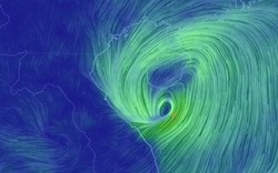 Bão số 4 tâm hướng vào Nghệ An-Quảng Bình, họp khẩn để ứng phó