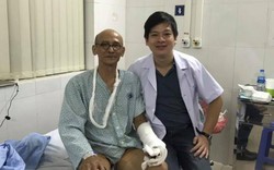 Nhà văn Nguyễn Văn Thọ được nối thành công bàn tay gần đứt lìa sau 7 giờ phẫu thuật