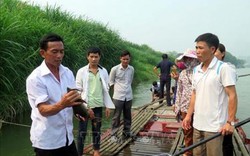 Mang loài "thủy quái" nhốt lồng trên sông Lô, nuôi không kịp để bán