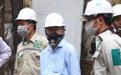 Phó Tổng cục trưởng đeo mặt nạ chống độc kiểm tra vụ cháy nhà máy Rạng Đông