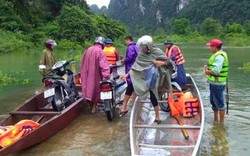Quảng Bình: Lũ chia cắt nhiều huyện miền núi, 1 người bị cuốn trôi