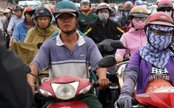 Sài Gòn kẹt xe khủng khiếp, dân “toát mồ hôi” đến chỗ làm sau lễ