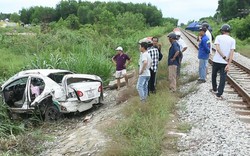 Tàu hỏa tông  ô tô văng cả chục mét, tài xế nhập viện cấp cứu