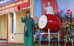Phó Chủ tịch Thường trực Quốc hội Tòng Thị Phóng dự khai giảng ở Yên Bái