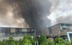 TP.HCM: Cháy lớn ở khu dân cư, khói bốc cao hàng chục mét