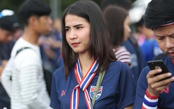 Nữ CĐV Việt Nam đọ sắc cùng Thái Lan hâm nóng "đại chiến"!