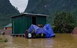 Người Quảng Bình nương náu trong nhà phao, không phải lên núi trú ẩn