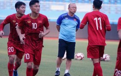 “Phù thủy” Hiddink nói điều bất ngờ khi đối đầu U22 Việt Nam