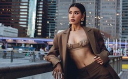 Siêu mẫu Minh Tú mặc áo ngắn cũn như nội y, lộ ngực đầy tại New York Fashion Week 2019