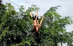 VIDEO: Bất thường người phụ nữ đánh đu, lộn nhào trên dây điện