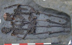 Điều bất ngờ về "hai bộ xương tình nhân nắm tay nhau" trong ngôi mộ 1.500 năm